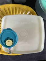 Assorted Tupperware and Rubbermaid