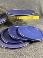 Assorted Pyrex Bowls with lids