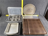 Cake pan with lid, baking pans and cookie sheets