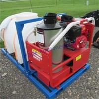 New, portable hot water pressure washer w/tank