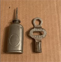 SKATE KEY AND OIL CAN