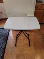 PLASTIC 4-POSITION FOLDING TABLE