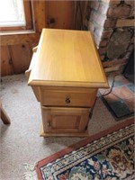 VTG WOOD SINGLE DOOR, SINGLE DRAWER SIDE TABLE