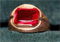 10k ring w/red stone, 2.4 grams total weight