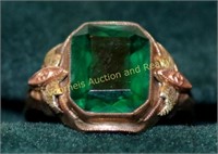 10k gold ladies ring w/green stone, 2.1 grams