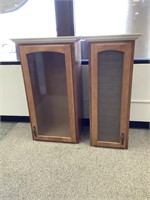 2 wall cabinets