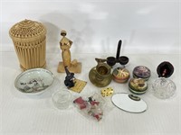 Lot of small trinkets