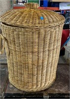 Large woven laundry basket with lid (19"H), *LYR