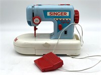 Vintage Singer Zig Zag Plastic Children’s Sewing