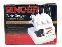 Singer Tiny Seeger Overedging Machine in Box