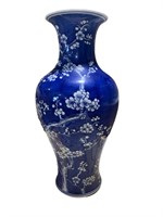 Lrg Wht & Blue Vase