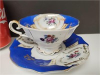 Set de tasses à thé et soucoupes peintes à la main