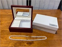 Jewelry box w/ 18" Freshwater Pearl