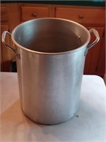 Large pot, no lid