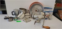 Kitchenware - Measuring cups, bowls, cake pan,