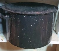 Enamelware pot