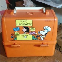 Plastic snoopy lunch box