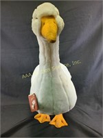 Avanti plush goose - wear to feet and scattered