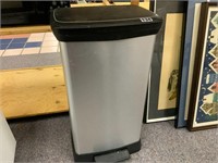 Curver Kitchen Trash Can 28"Height