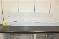 Counter with tiered display top