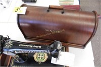 Singer Sewing Machine w/wooden case