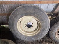 11R22.5 tire and rim
