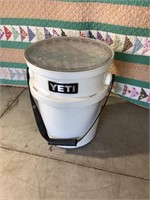 Yeti 5 gallon bucket cooler