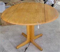 Round Dining Table w/ Folding Leaves
