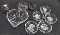 Group of glass and crystal items, ashtrays,