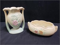 Pair of Hull Art USA pottery vases, box lot