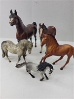 4 Breyer Horses, 1 Schleich 3.5 -10"t