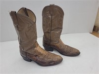 Cowboy boots size 10 1/2  EW