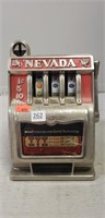 1 Vintage Slot Machine (Works)