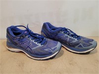 Oasics Gel- Numbus Ladies Blue Runners Size 8