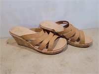 Ladies Crocs Tan Sandles Size 8