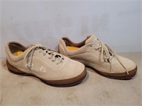ROOTS Tan Suede Ladies Shoes Size 8.5
