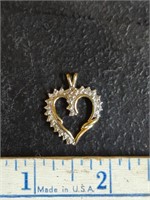 1.822 G 10 K gold with diamonds pendant
