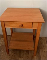 Accent Table w/drawer
