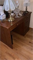 Oak office desk 30 x 48 x 29 No Contents