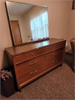 Vintage Kroehler Midcentury Dresser w/ Beveled Mir