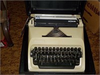Portable Typewriter, Adler