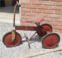 Pump tricycle, missing one rubber handle