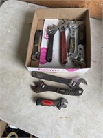 8 adjustable wrenches