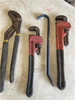 Box 2 pipe wrenches, pliers and pry bar