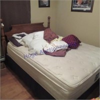 QUEEN BED W/PILLOWS, BLANKETS, SHEETS