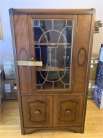 Stunning wood China cabinet with glass door - FL