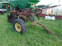 JOHN DEERE 4 BOTTOM PULL TYPE HYD LIFT PLOW