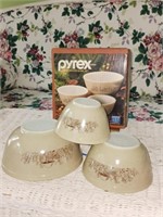 Pyrex 3-Piece Mushroom Mixing Bowl Set