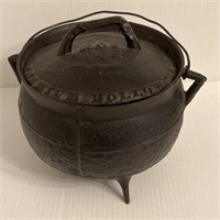 1800’s Small cast iron gypsy pot with lid and