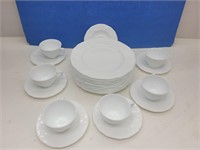 10 lg Milk Glass dinner plates & Tea cups,saucers
